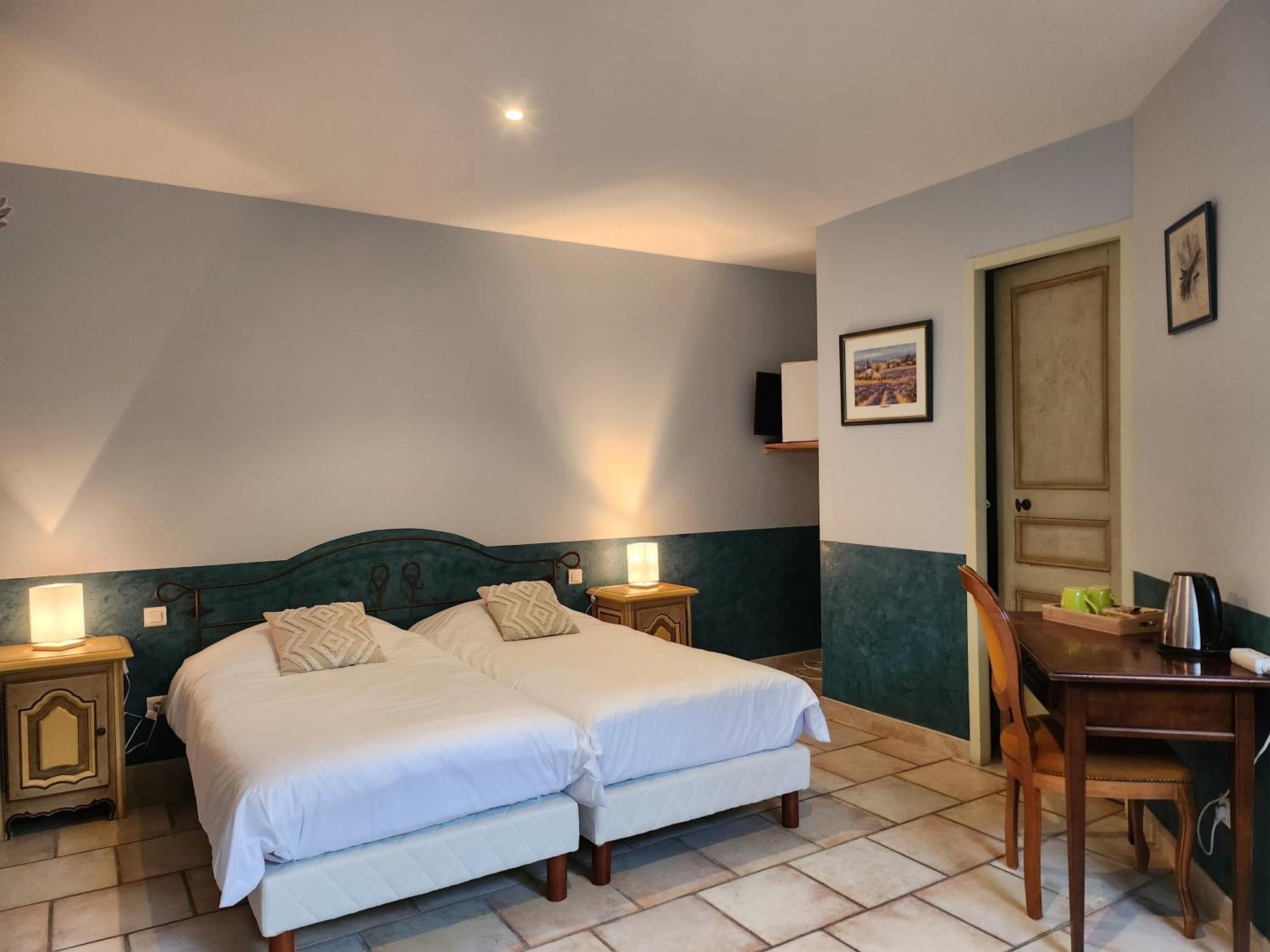 Domaine Les Gendalis Bed and Breakfast Saint-Saturnin-lès-Avignon Exteriör bild