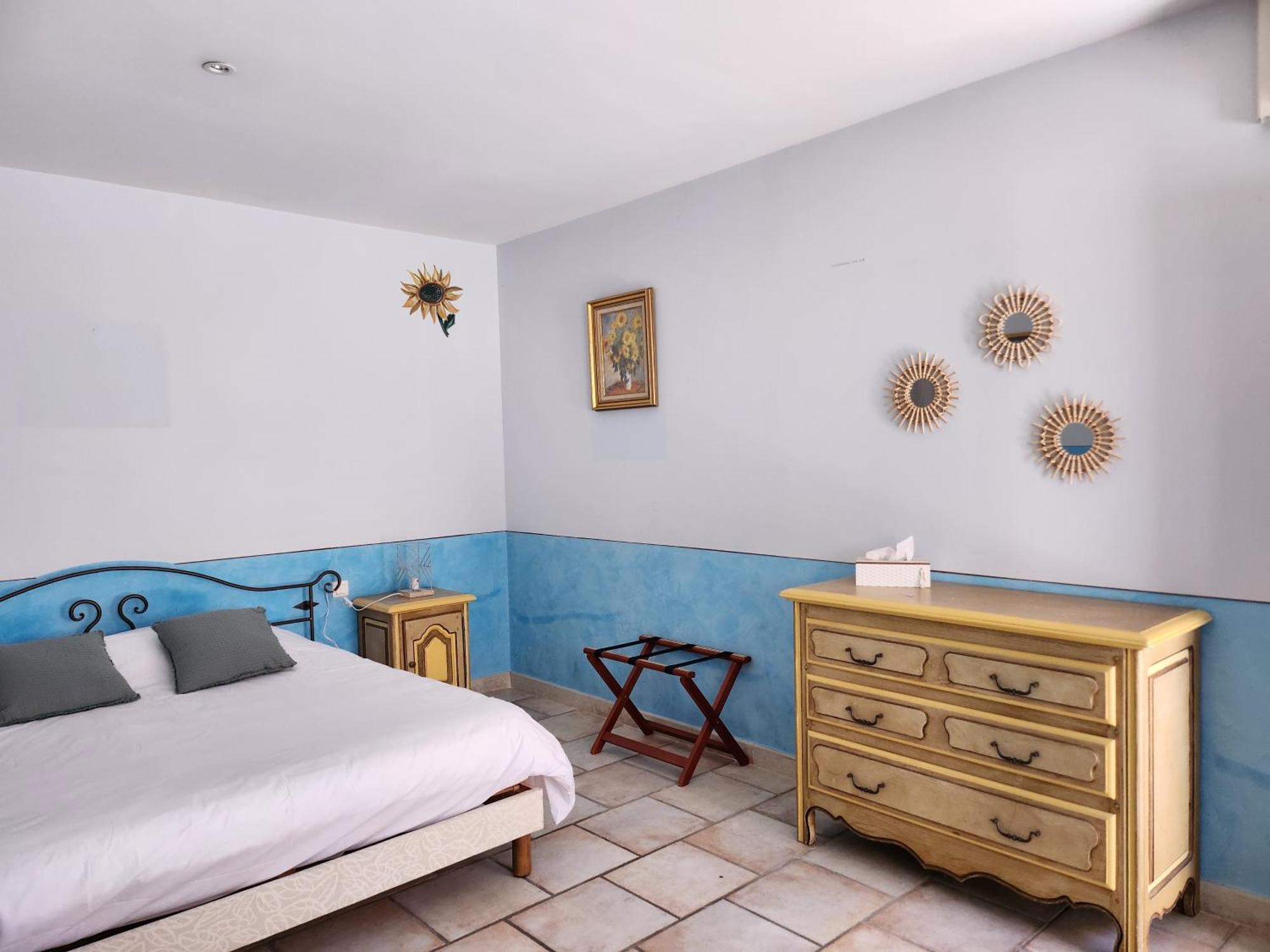 Domaine Les Gendalis Bed and Breakfast Saint-Saturnin-lès-Avignon Exteriör bild