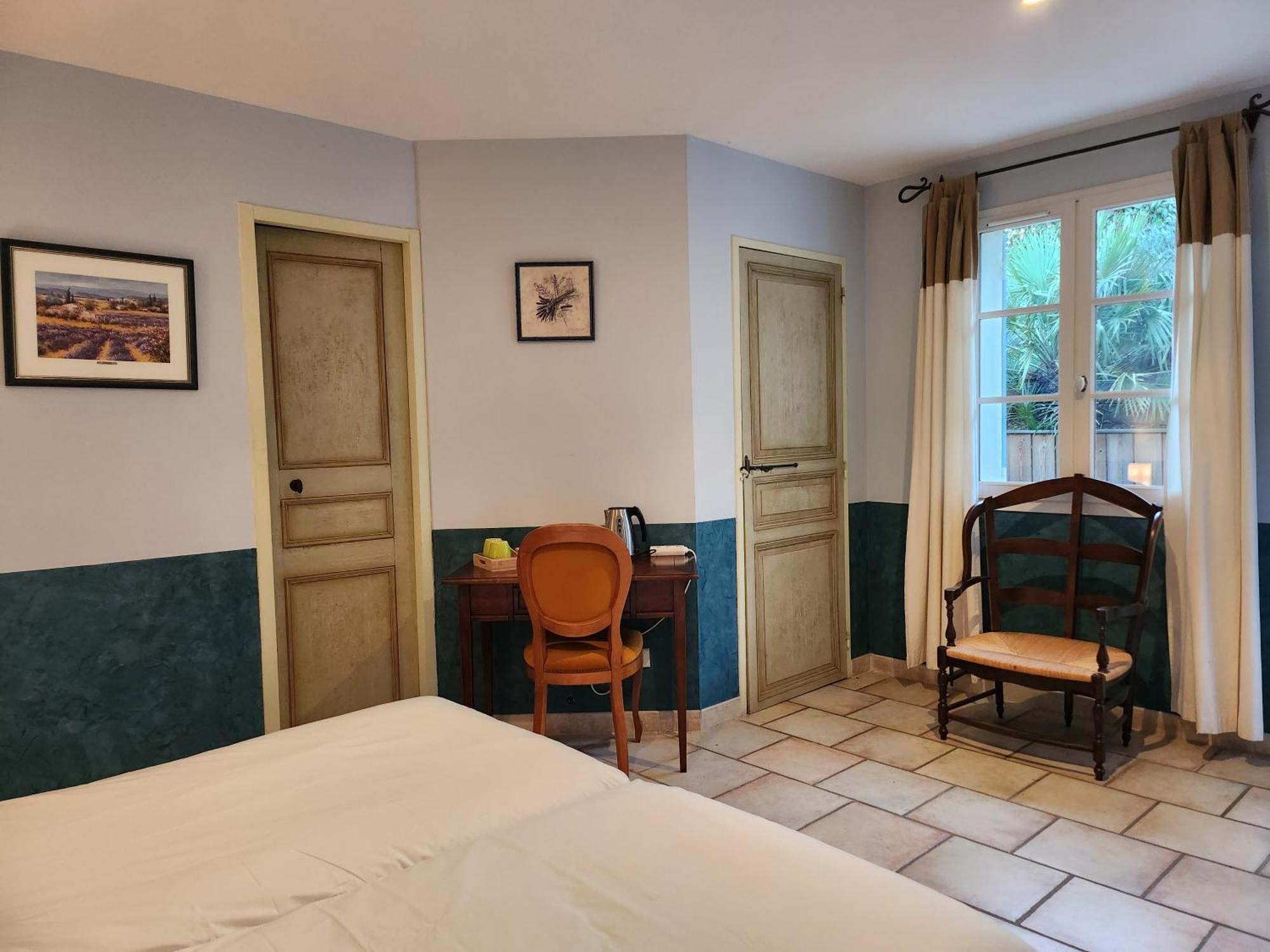 Domaine Les Gendalis Bed and Breakfast Saint-Saturnin-lès-Avignon Exteriör bild