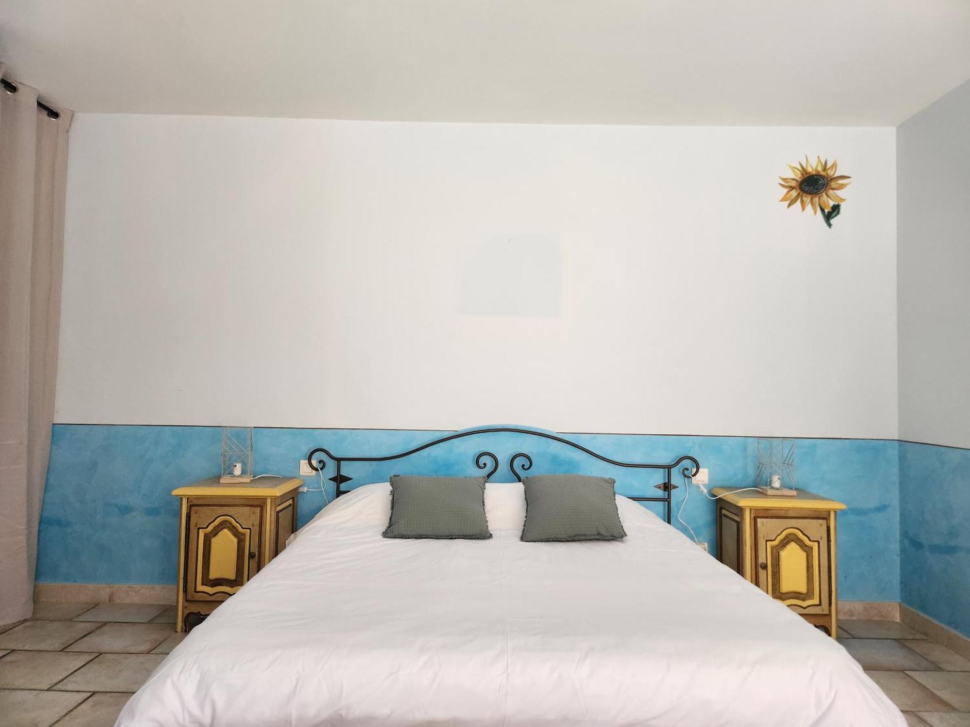 Domaine Les Gendalis Bed and Breakfast Saint-Saturnin-lès-Avignon Exteriör bild
