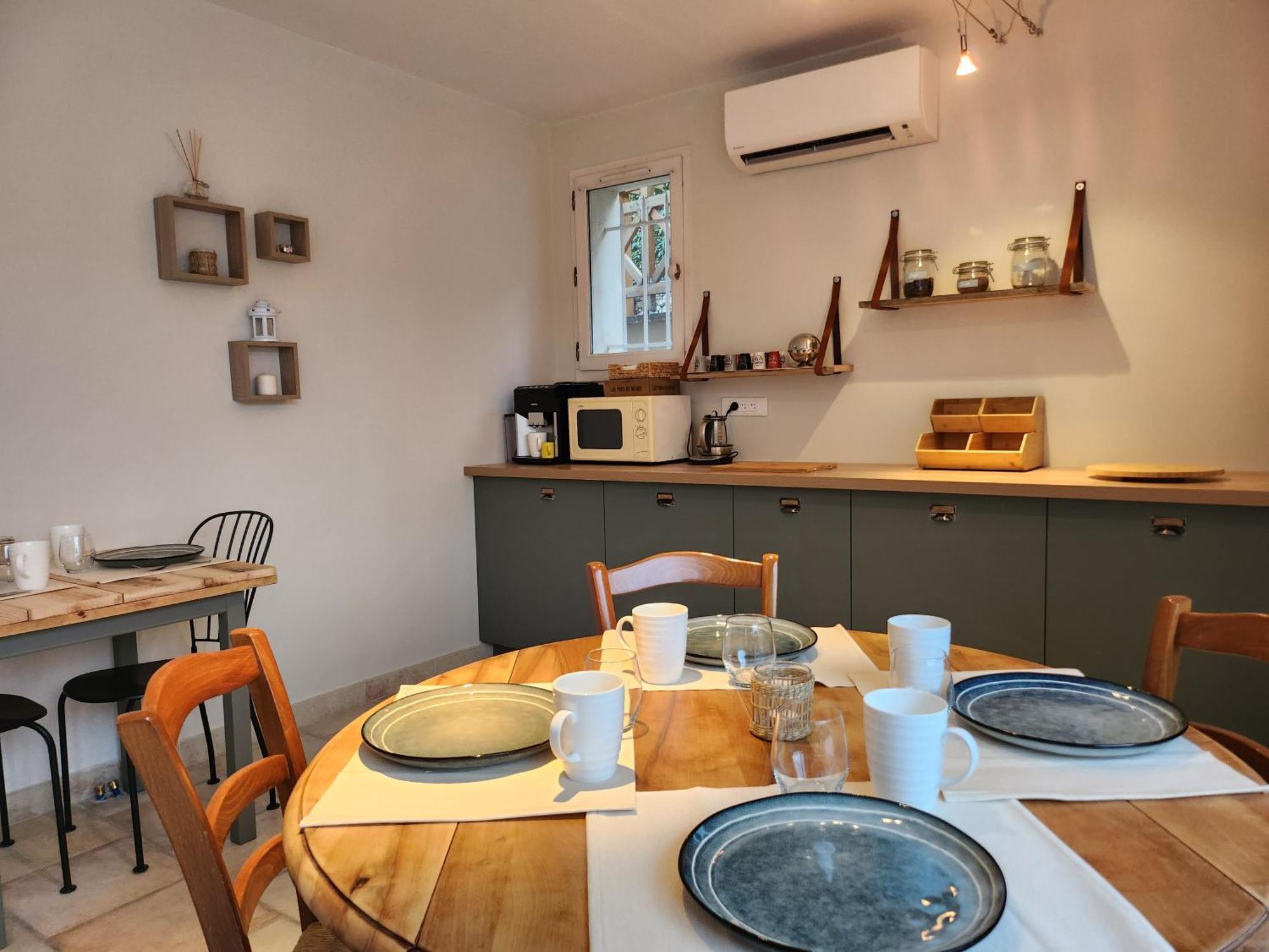 Domaine Les Gendalis Bed and Breakfast Saint-Saturnin-lès-Avignon Exteriör bild