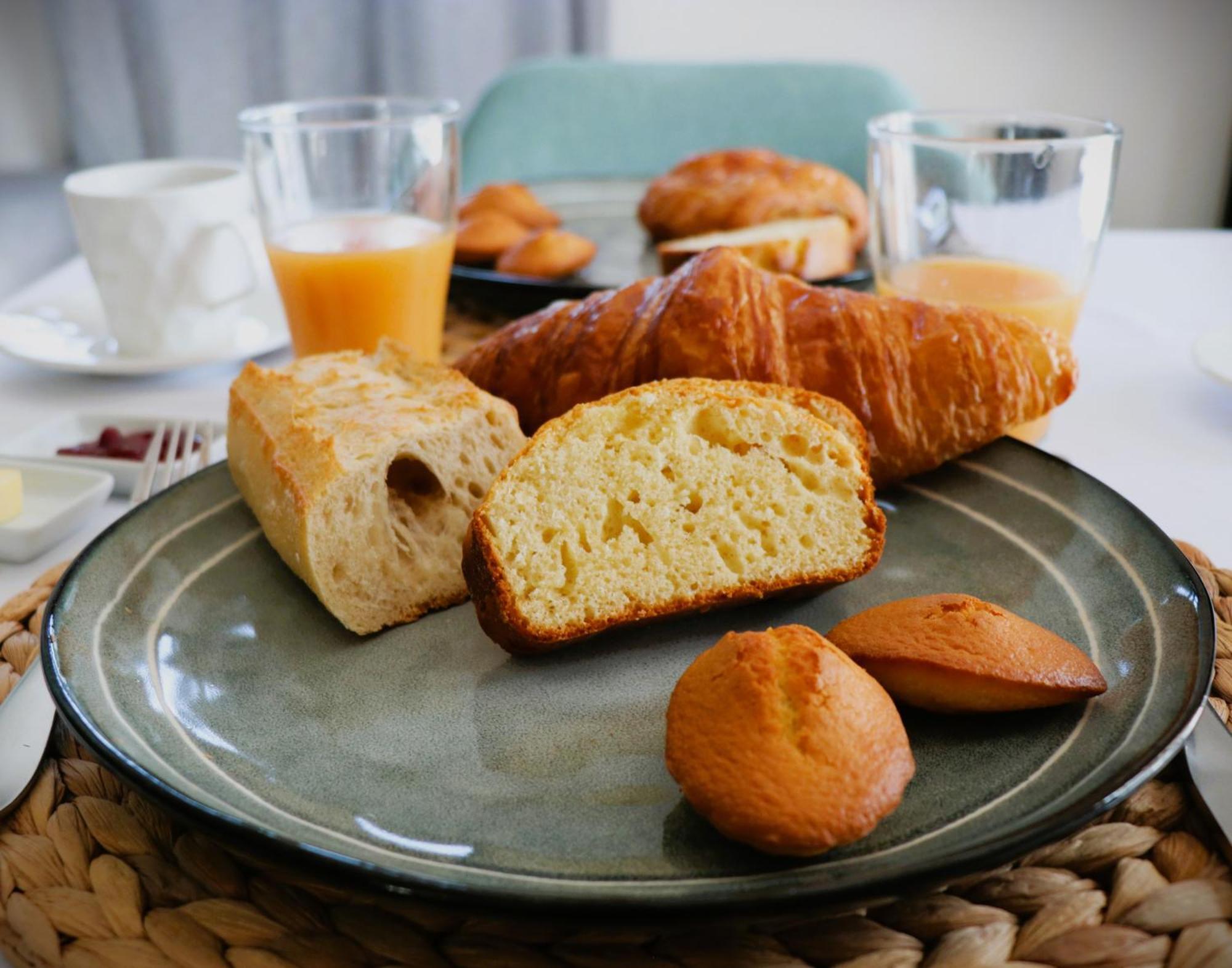 Domaine Les Gendalis Bed and Breakfast Saint-Saturnin-lès-Avignon Exteriör bild