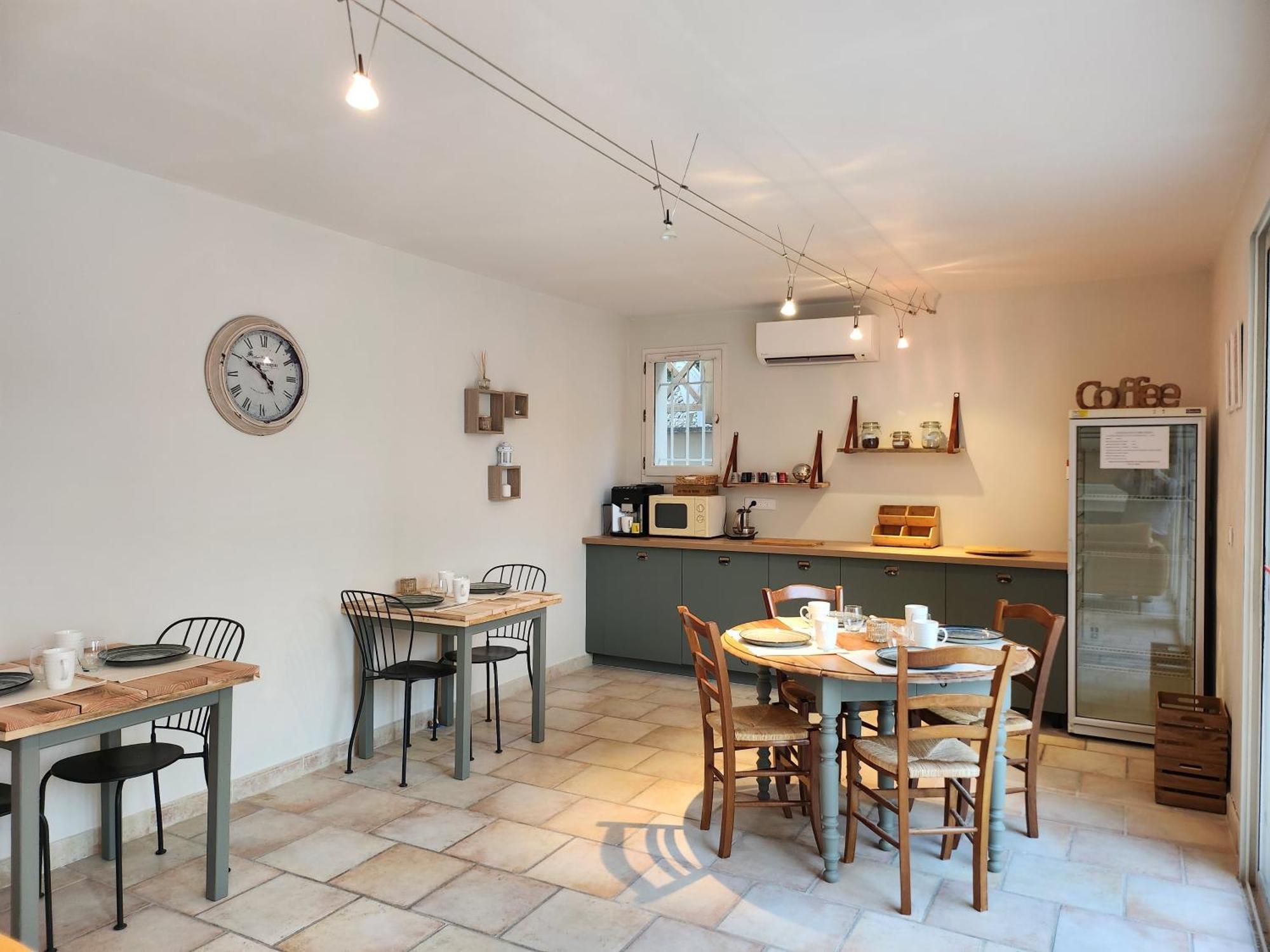 Domaine Les Gendalis Bed and Breakfast Saint-Saturnin-lès-Avignon Exteriör bild