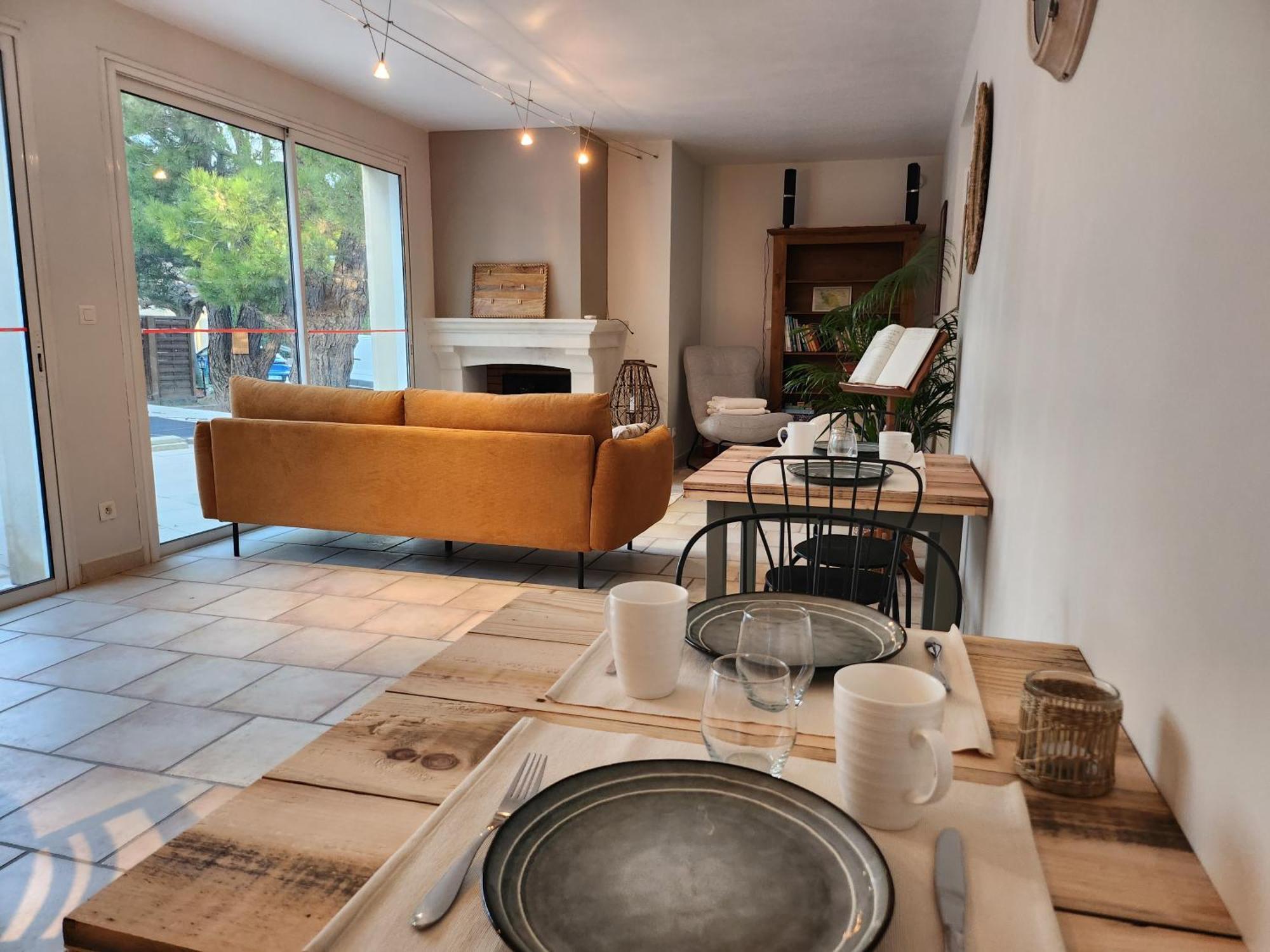 Domaine Les Gendalis Bed and Breakfast Saint-Saturnin-lès-Avignon Exteriör bild
