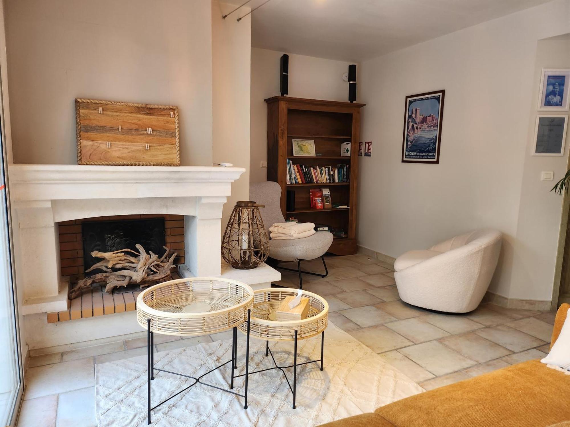 Domaine Les Gendalis Bed and Breakfast Saint-Saturnin-lès-Avignon Exteriör bild