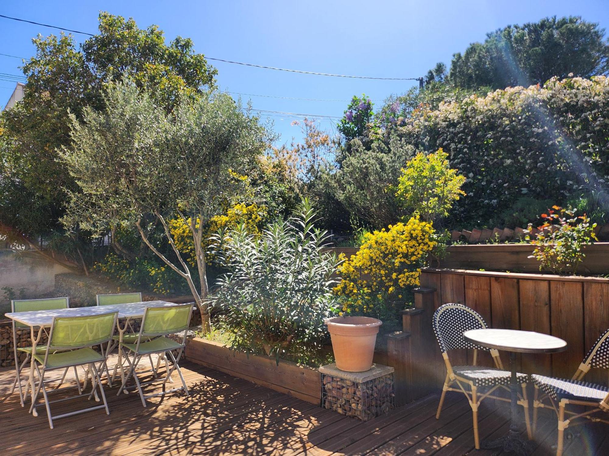 Domaine Les Gendalis Bed and Breakfast Saint-Saturnin-lès-Avignon Exteriör bild