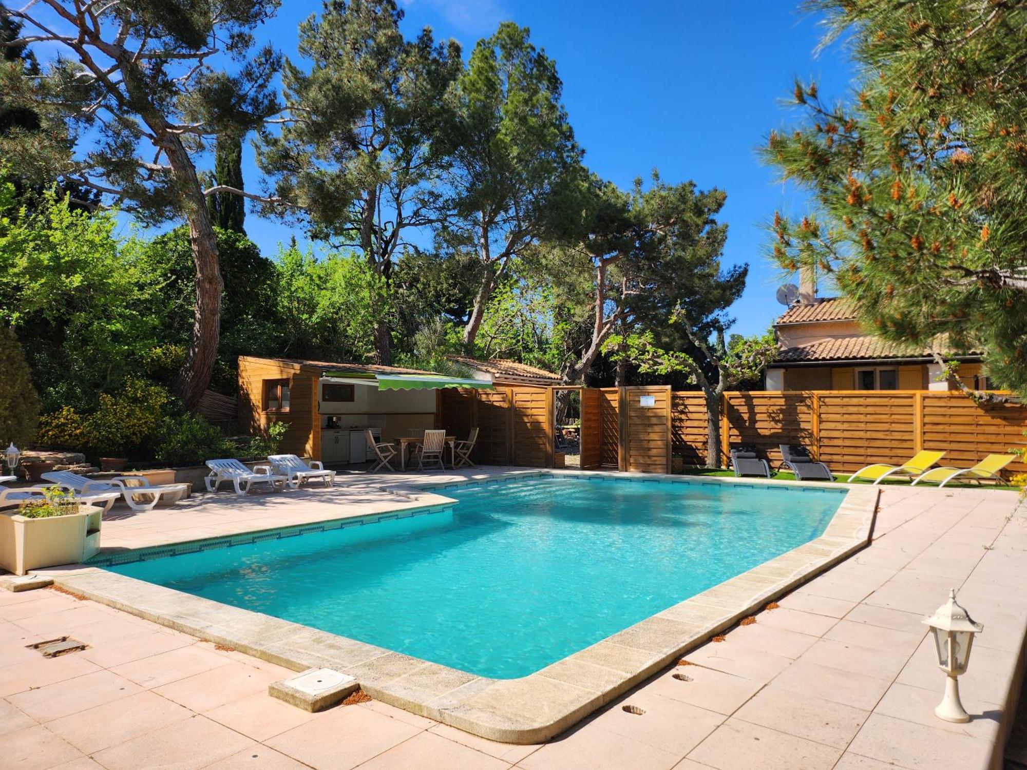Domaine Les Gendalis Bed and Breakfast Saint-Saturnin-lès-Avignon Exteriör bild