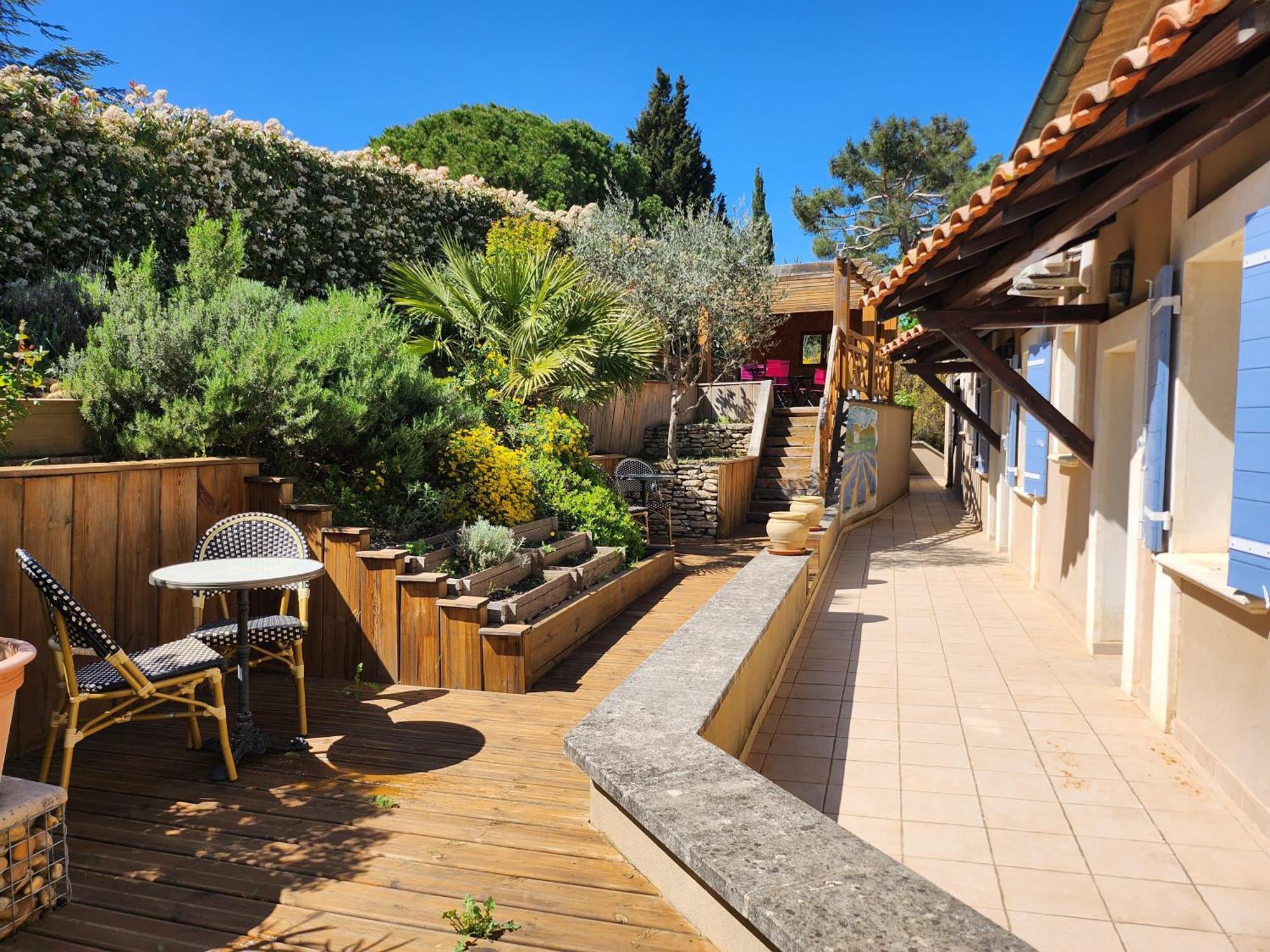 Domaine Les Gendalis Bed and Breakfast Saint-Saturnin-lès-Avignon Exteriör bild
