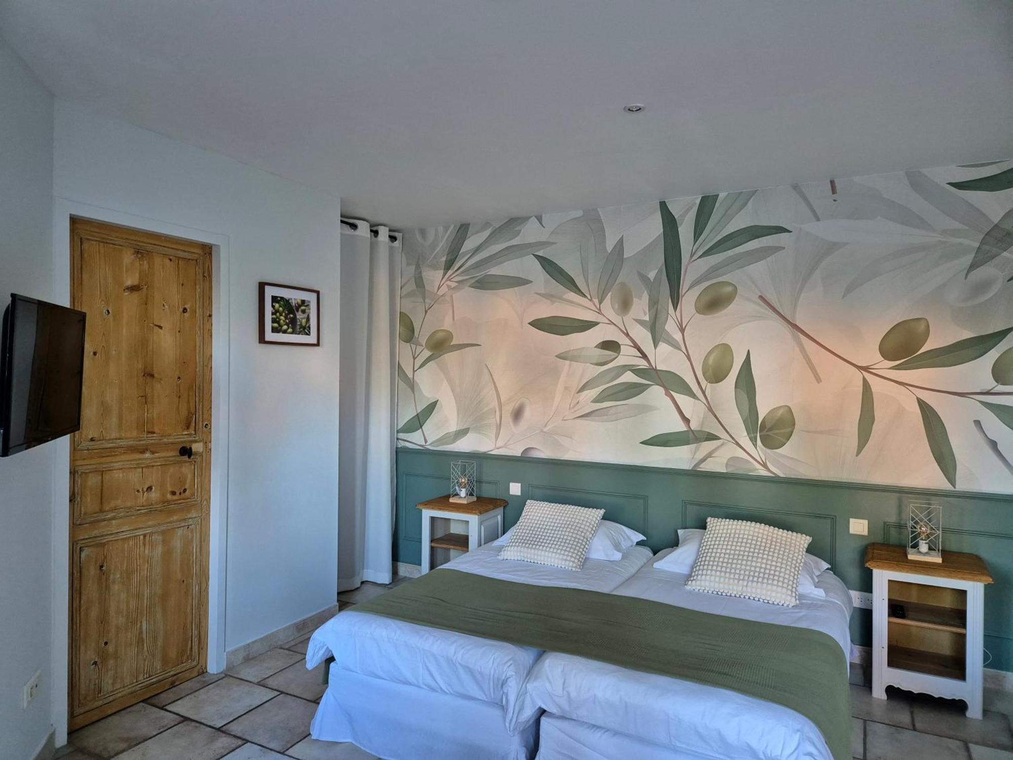 Domaine Les Gendalis Bed and Breakfast Saint-Saturnin-lès-Avignon Exteriör bild