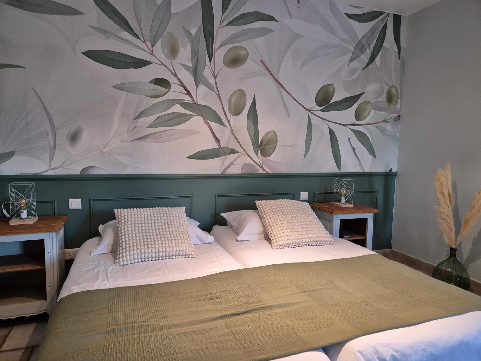 Domaine Les Gendalis Bed and Breakfast Saint-Saturnin-lès-Avignon Exteriör bild